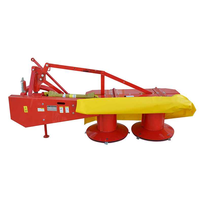 လယ်ထွန်စက်သည်မြက်ရိတ်စက်တပ်ဆင်ထားသည် လယ်ထွန်စက်သည်မြက်ရိတ်စက်တပ်ဆင်ထားသည်